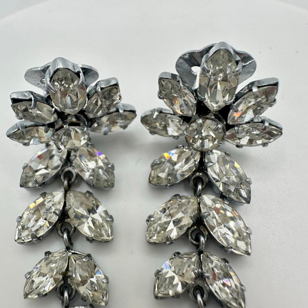 Austria 1950s vintage silver tone clear glass rhinestones drop clip on earrings - Picture 4 of 8